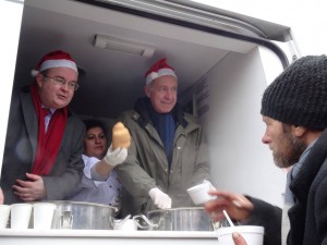 Together with US Ambassador Hans Klemm at the Casa Ioana Christmas Soup Kitchen 