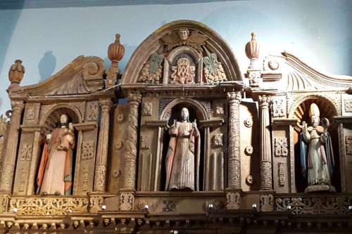 El altar de madera tallada de la iglesia de San Pablo en Caazapá