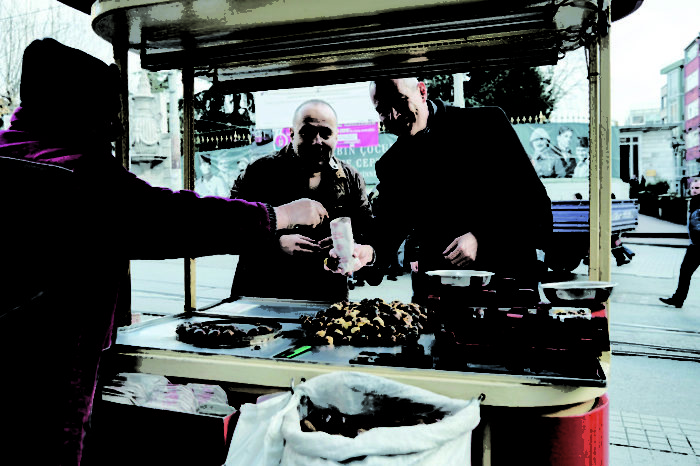 İzzet Çapa and me, buying chestnut on İstiklal