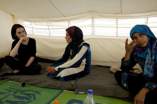 Michelle Dockery speaking to women refugees in a tent at the Zaatari Camp for Syrian Refugees. Photo taken by: Abbie Traylor-Smith/Oxfam