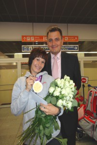 Martin Oxley with Barbara Niewiedział (gold medal in Women's 1500 m - T20)