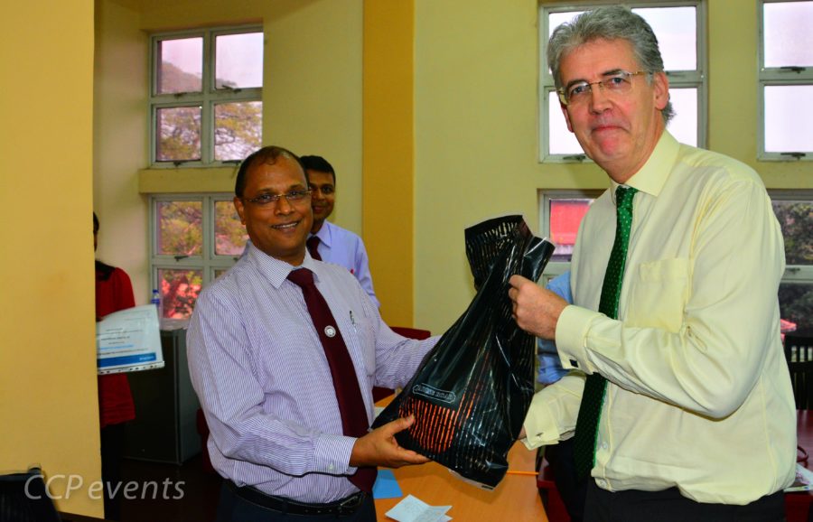 Dr Lalith Wijeyatarne presenting a token of appreciation to Dr Andrew Elder at the PACES pathfinder examination held in February 2016