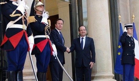Prime Minister David Cameron and President François Hollande in the Elysée, 22 May 2013. Credits: Présidence de la République
