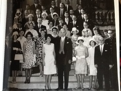 Екипът на посолството на празника по случай рождения ден на Кралицата в британската резиденция през 1964 г.