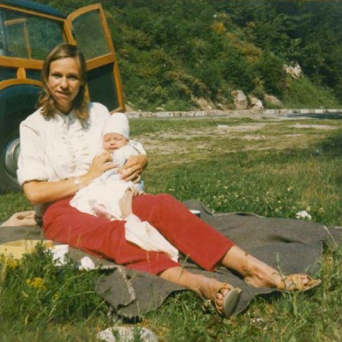 Джейн Бърнар с дъщеря й Луиз в България