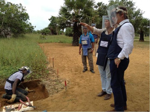 Hugo Swire at The HALO Trust demining site in Muhamalai 