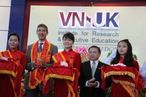 - Khai trương Viện Nghiên cứu và Đào tạo chuyên sâu liên kết Anh – Việt tại Đà Nẵng, cùng với Thứ trưởng Bộ Giáo dục và Đào tạo