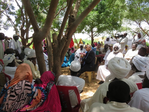 Discussing peace and stability in Darfur with members of community based reconciliation committees in Beleil